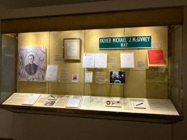NEW HAVEN, CT - 3 Mayıs 2025 'te New Haven, Connecticut' taki Kutsanmış Michael McGivney Hac Merkezi 'nde (eski adıyla Kolomb Müzesi Şövalyeleri) sergi.