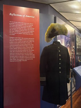 NEW HAVEN, CT - 3 Mayıs 2025 'te New Haven, Connecticut' taki Kutsanmış Michael McGivney Hac Merkezi 'nde (eski adıyla Kolomb Müzesi Şövalyeleri) sergi.