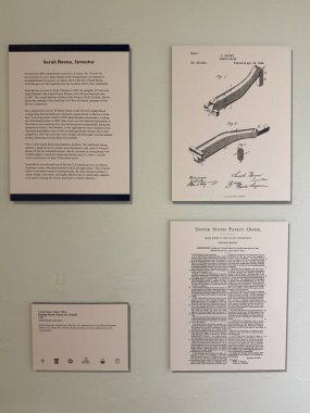 NEW HAVEN, CT - 3 Mayıs 2025 'te görüldüğü gibi, Connecticut' taki New Haven Müzesi 'nde Saatlerden Lolipoplara sergi.