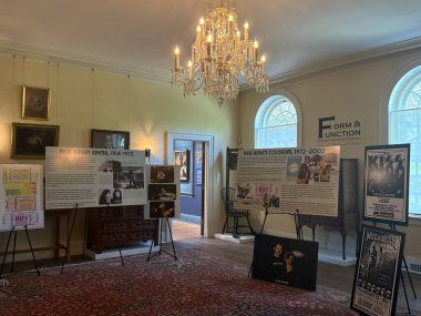 NEW HAVEN, CT - 3 MAYIS: 3 MAYIS: 3 Mayıs 2025 'te görüldüğü gibi Connecticut' taki New Haven Müzesinde sergi.