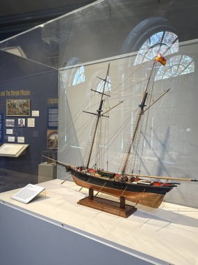 NEW HAVEN, CT - 3 MAYIS: 3 MAYIS: 3 Mayıs 2025 'te görüldüğü gibi Connecticut' taki New Haven Müzesinde sergi.