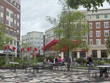 10 Mayıs 2025 'te Betsy Paterson Meydanı' nda, Connecticut Üniversitesi 'nin ana kampüsü Storrs, CT' de görüldü..