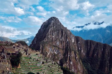 Machu Picchu. Ünlü bir dönüm noktası. Peru 'daki dağ manzarası.