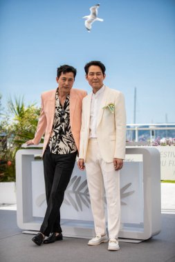 19 Mayıs 2022 'de Lee Jung-Jae ve Jung Woo-Sung 75' inci Cannes Film Festivali 'nde 