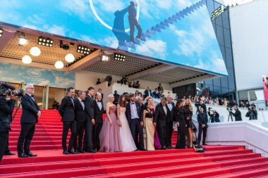 CANNES, FRANCE - 21 Mayıs 2022: Palais des Festivals 'te düzenlenen 75. Cannes Film Festivali sırasında R.M.N' in gösterimi