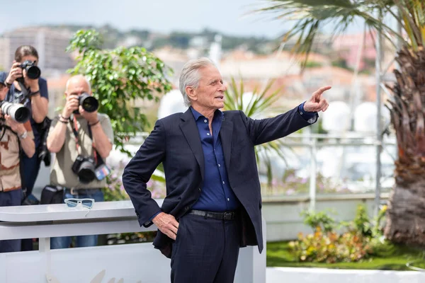 CANNES, FRANCE - 16 Mayıs 2023: Michael Douglas, Palais des Festivals 'te düzenlenen 76.