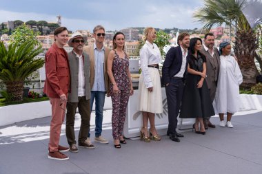 CANNES, FRANCE - 16 Mayıs 2023: Paul Dano, Atiq Rahimi, Damian Szifron, Brie Larson, Julia Ducournau, Ruben Ostlund, Maryam Touzani, Denis Menochet ve Rungano Nyon, 76.