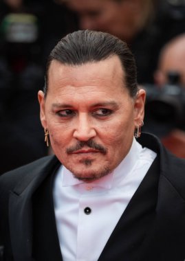 CANNES, FRANCE - 16 Mayıs 2023: Johny Depp ELIE SAAB Haute İlkbaharı 2022 'de düzenlenen 76. Cannes Film Festivali' nde 