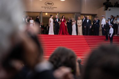 CANES, FRANCE - 16 Mayıs 2023: Carys Zeta Douglas, Michael Douglas ve Catherine Zeta-Jones, 76. Cannes Film Festivali 'nin 