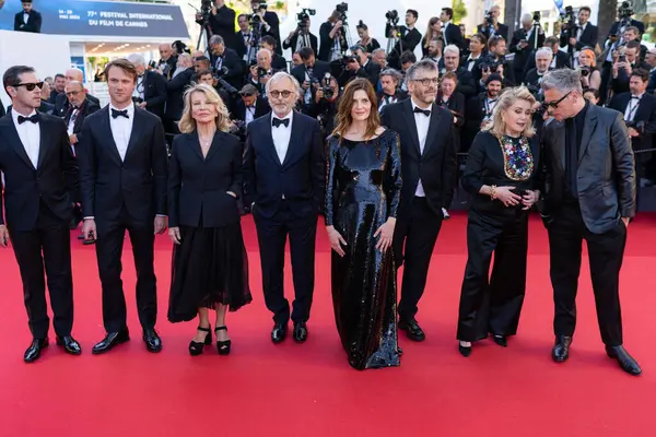 21 Mayıs 2024 - Cannes, Fransa: Hugh Skinner, Nicole Garcia, Benjamin Biolay, Catherine Deneuve, Christophe Honor, Chiara Mastroianni, Fabrice Luchini ve Melvil Poupaud, 77. 