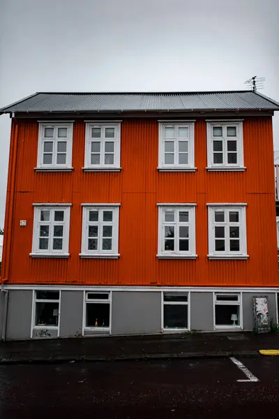 Reykjavik kırmızı evde