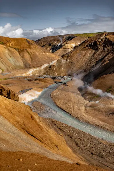 Karlı Dağlık Vantilatörlü Jeotermal Nehir
