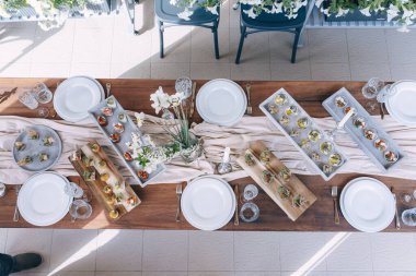 Gurme Aperatifleri ile Zarif Ziyafet Masası Ayarlama