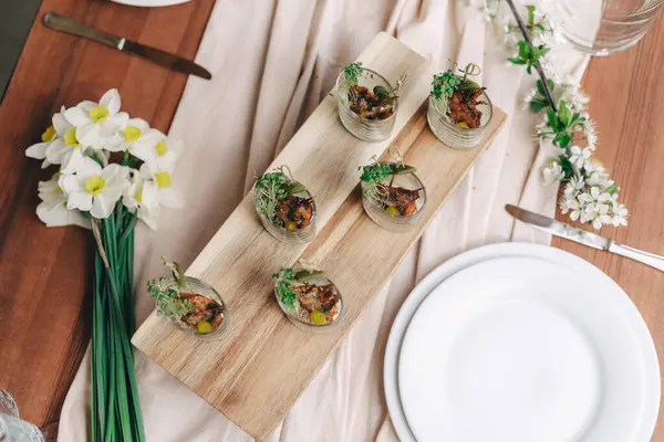 Gurme Aperatifleri Rustik Masa Ayarları