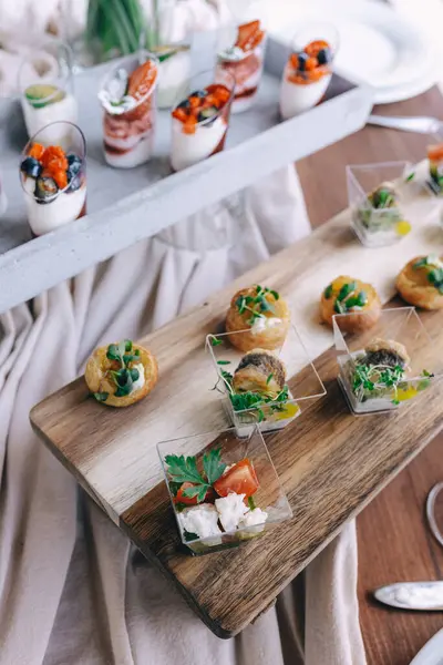 Tahta Servis Kurulunda Zarif Gurme Aperatifleri