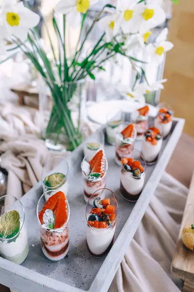 Tahta Servis Kurulunda Zarif Gurme Aperatifleri