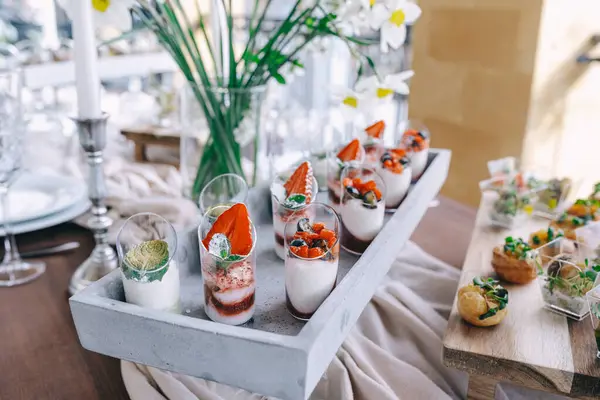 Tahta Servis Kurulunda Zarif Gurme Aperatifleri