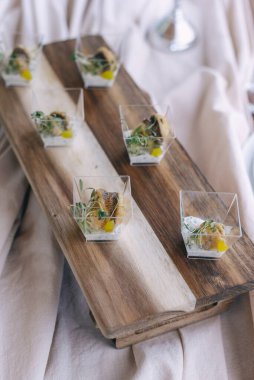 Tahta Serviste Zarif Aperatifler