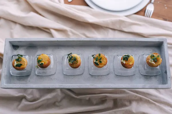 Tablada Zarif Minyatür Kurtarıcı Pastalar