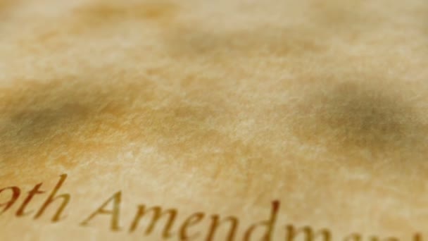 アメリカ合衆国憲法修正第9条の内容についての古い文書の背景には 権利章典に明示的に保証されている権利以外の権利があることを保証する文書がある — ストック動画