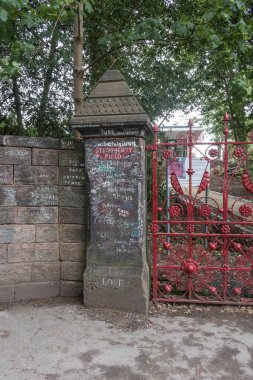 İngiltere 'de Liverpool' da Çilek Tarlaları