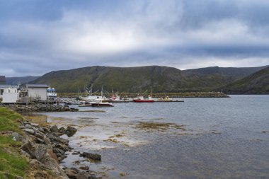Mageroya 'daki Skarsvag balıkçı köyü, Norveç' in Avrupa 'daki Finnmark County' deki Nordkapp