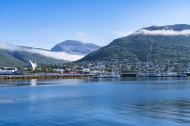 Norveç 'in Avrupa Arktik Katedrali ile Tromso' nun manzarası