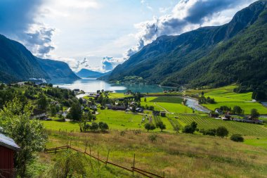 Norveç, Avrupa 'da Lustrafjorden' in sonunda Skjolden Köyü