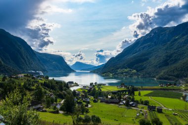 Norveç, Avrupa 'da Lustrafjorden' in sonunda Skjolden Köyü