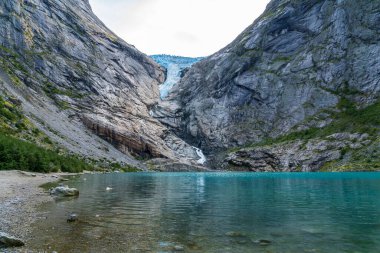 Norveç Avrupa 'nın Olden kenti yakınlarındaki Jostedal Buzul Parkı' nda Gelin Buzulu