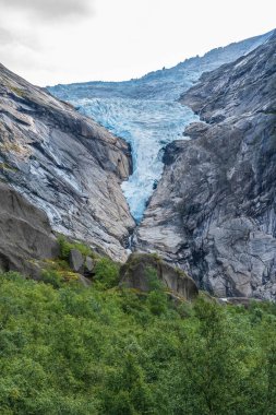 Norveç Avrupa 'nın Olden kenti yakınlarındaki Jostedal Buzul Parkı' nda Gelin Buzulu