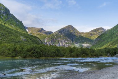 Norveç Avrupa 'nın Olden kenti yakınlarındaki Jostedal Buzul Parkı' nda Gelin Buzulu