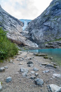 Norveç Avrupa 'nın Olden kenti yakınlarındaki Jostedal Buzul Parkı' nda Gelin Buzulu