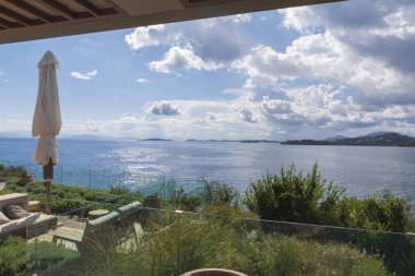 Yunanistan 'ın Korfu adasındaki Dassia kıyı şeridi manzarası