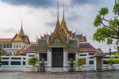 Büyük Saray ve Zümrüt Buda Tapınağı Tayland 'da Wat Phra Kaew