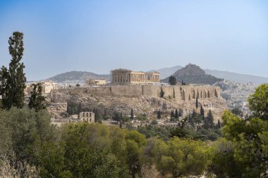 Atina 'daki Akropol Kutsal Kayası Athena' ya adanmıştır.