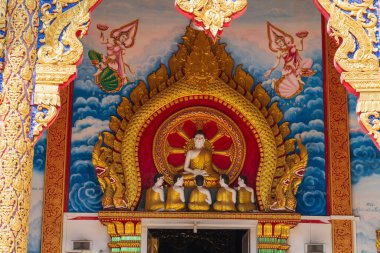 Wat Sri Kerd, Chiang Rai 'de uğurlu bir ismi ve yeri olan antik bir tapınaktır. Bu tapınağın tarihi hala belirsiz; ancak, muhtemelen 1440 yılında inşa edilmiştir.