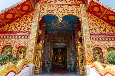 Wat Jed Yod özellikle rahatlatıcı ve sakin bir tapınak. Sadece sakin tasarımı ve çevresi sayesinde değil, aynı zamanda yoğun yaya trafiğinin azlığı sayesinde..