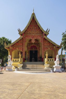 Wat Phra Doi Chom Tangası, şehrin en eski tapınaklarından biri olmasına rağmen ilk bakışta oldukça mütevazı olan eski bir tapınaktır. Yerel efsanelere göre, bu tapınak şehirden daha uzun süredir var.
