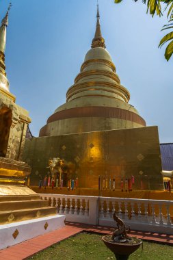 Muhtemelen Chiang Mai 'deki en ünlü tapınaktır (ve sonuç olarak, turist merkezi), Wat Phra Singh aynı zamanda Chiang Mai' deki en eski tapınaklardan biridir.