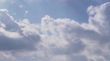 Dalgalanan bulutların zaman hızı.