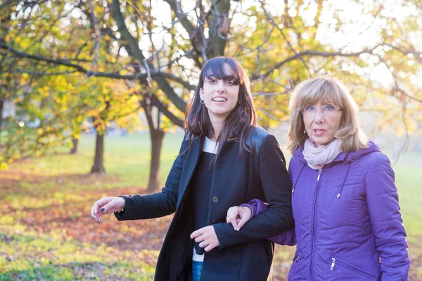 Adult Mother Daughter Relaxing Together Walking Arm Arm Outdoors Autumn — Stock Photo, Image