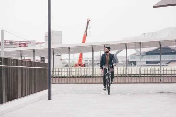 Σύγχρονη Γενειοφόρος Νεαρός Κομψό Επιχειρηματία Πρόκειται Εργαστεί Ποδήλατο Μετακινούνται Τον — Φωτογραφία Αρχείου