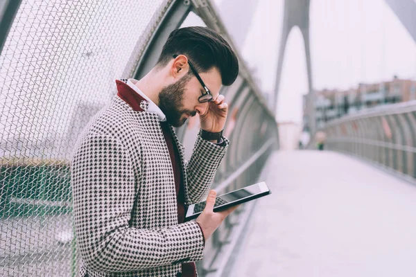 Young Bearded Business Man Using Smart Phone — Stock Photo, Image