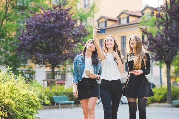 Three Young Beautiful Caucasian Young Women Millennials Taking Selfie Smartphone — Stock Photo, Image