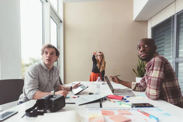 Three People Multiethnic Working Indoors Discussing — Stock Photo, Image