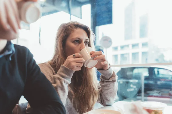 Young Adult Blonde Woman Sitting Coffee Bar Drinking — Stock Photo, Image
