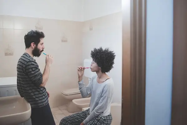 Young Multiethnic Couple Indoor Bathroom Brushing Teeth — Stock Photo, Image