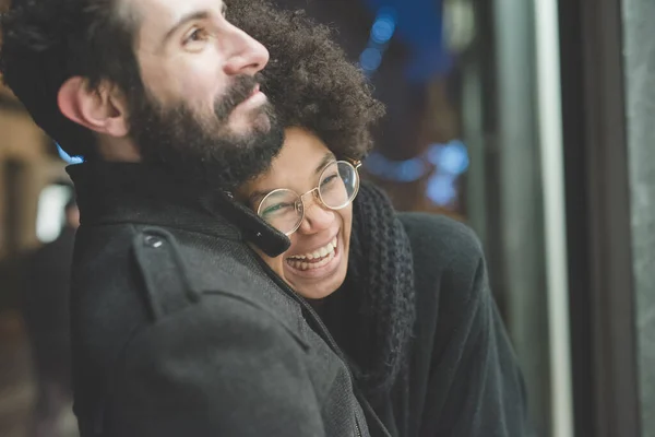 Pasangan Muda Multietnis Memeluk Luar Rumah Tersenyum Bersenang Senang Tertawa Stok Foto Bebas Royalti