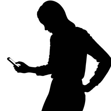 Akıllı telefonda mesajlaşan genç kızın yan profil portresi. 